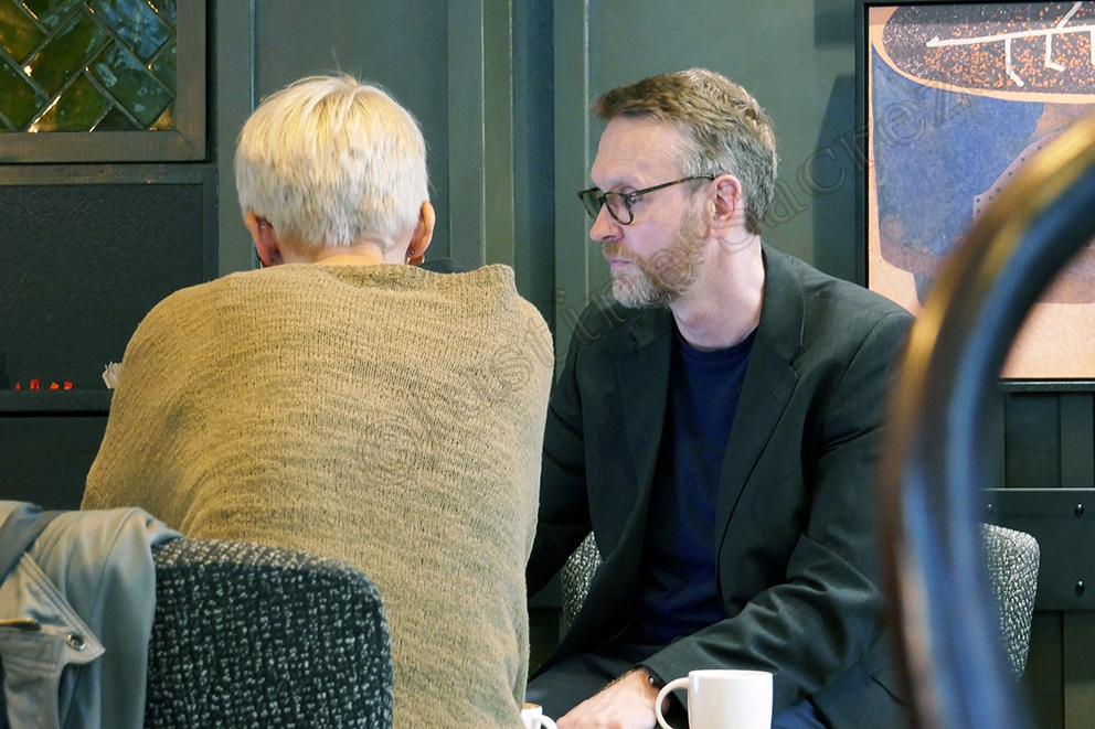 Drôle de rencontre au Starbucks, un face à face inattendu, le récit complet : nokinstars.over-blog.com
30 Juillet 2019.